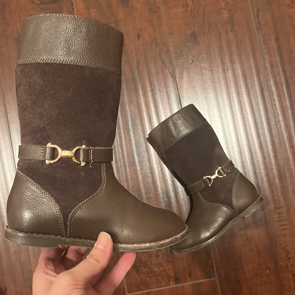 Boots - Picture 4 of 8